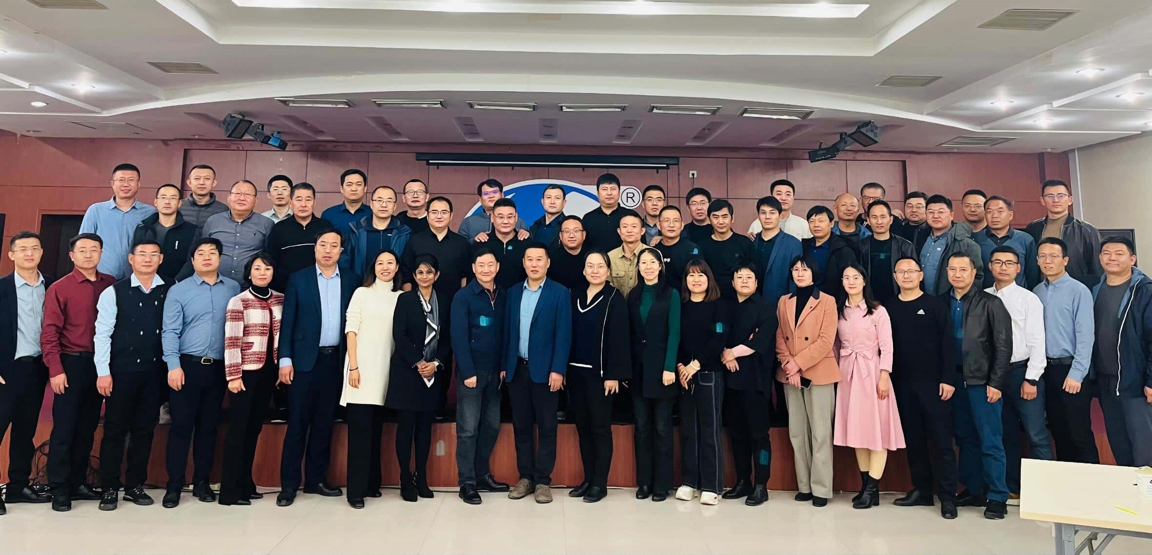 ����ѵ�������и߲���������������������������������˾����������������Զ